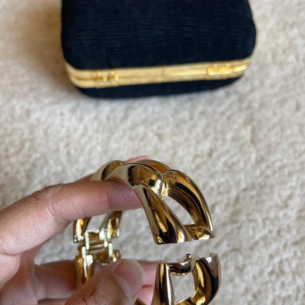 EUC Women’s Gold-tone Chunky braided cuff bracelet.